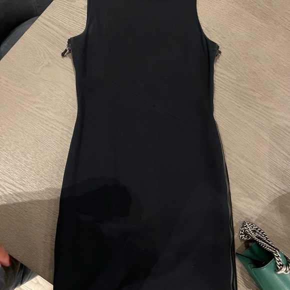 Diane von Furstenberg Navy Dress with side zipper detail Size 6 - Picture 5 of 10